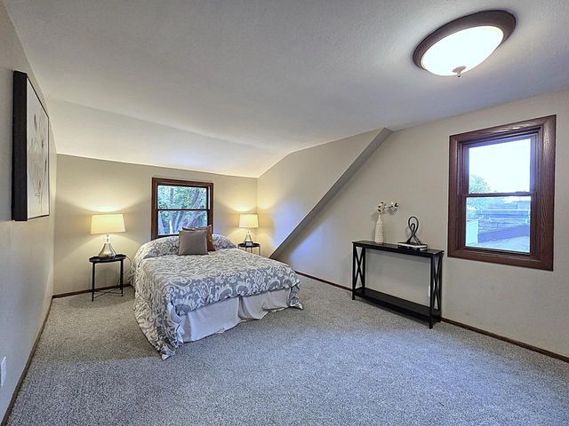 5020 S 28th STREET, Greenfield, WI 53221