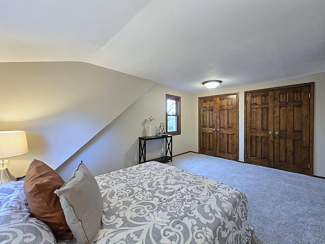 5020 S 28th STREET, Greenfield, WI 53221