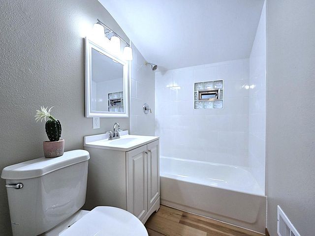 5020 S 28th STREET, Greenfield, WI 53221