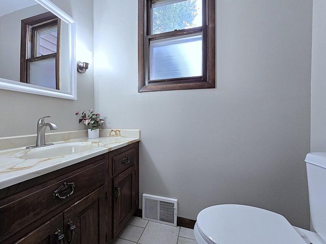 5020 S 28th STREET, Greenfield, WI 53221