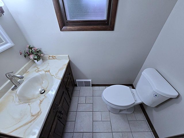 5020 S 28th STREET, Greenfield, WI 53221