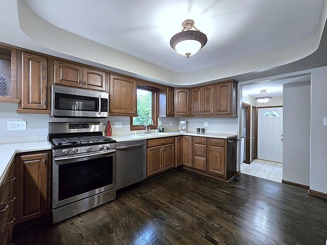 5020 S 28th STREET, Greenfield, WI 53221