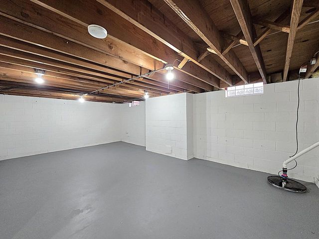 5020 S 28th STREET, Greenfield, WI 53221