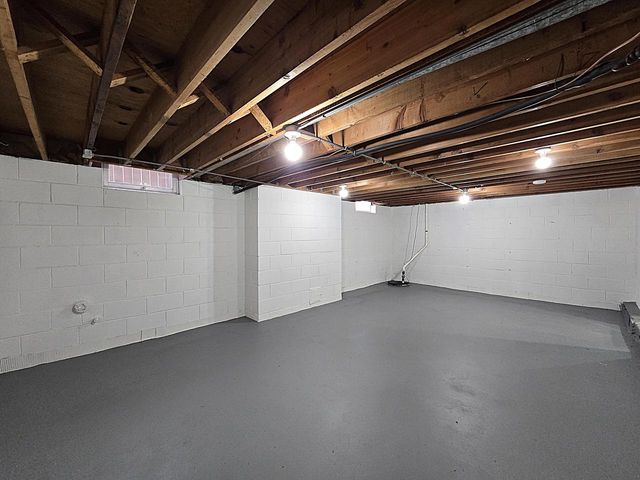 5020 S 28th STREET, Greenfield, WI 53221