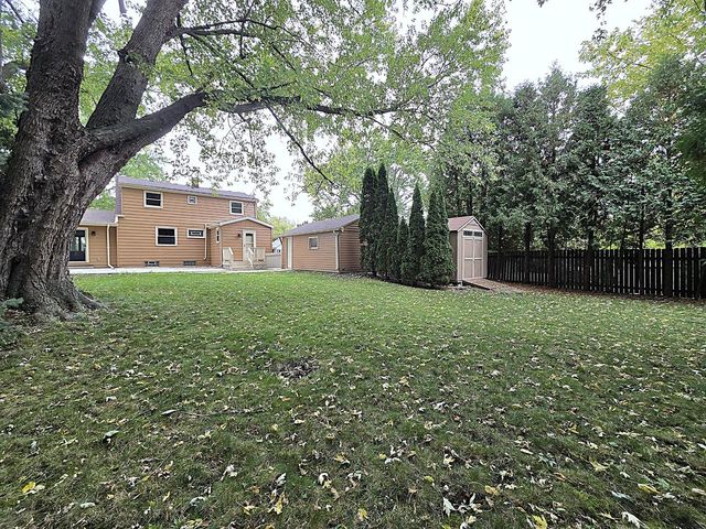 5020 S 28th STREET, Greenfield, WI 53221