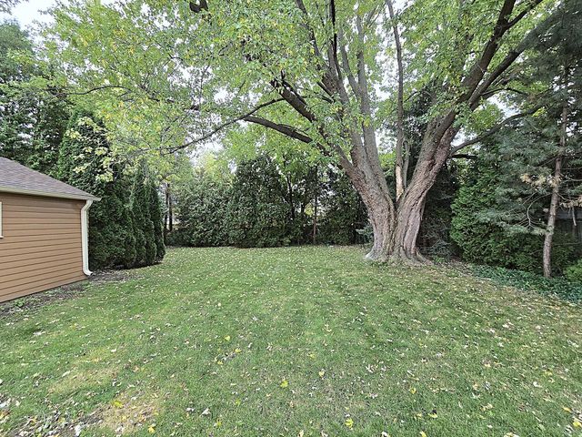 5020 S 28th STREET, Greenfield, WI 53221