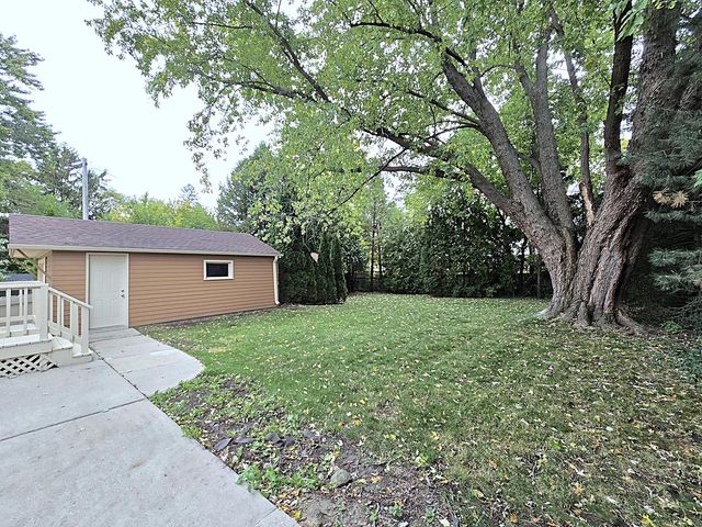 5020 S 28th STREET, Greenfield, WI 53221