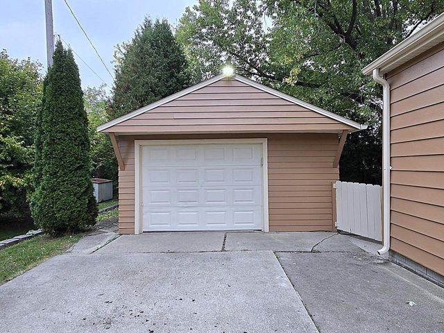 5020 S 28th STREET, Greenfield, WI 53221