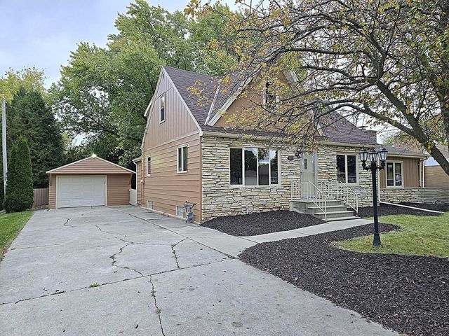 5020 S 28th STREET, Greenfield, WI 53221