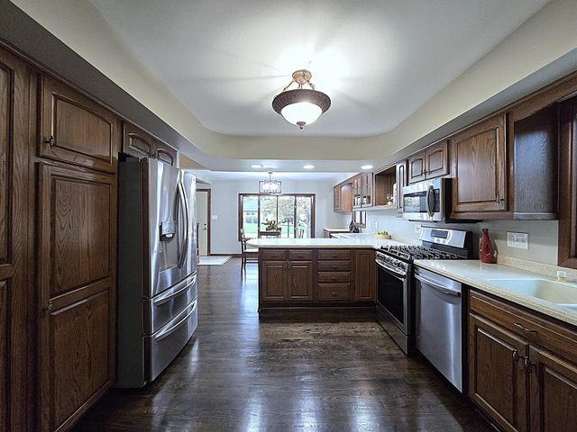 5020 S 28th STREET, Greenfield, WI 53221