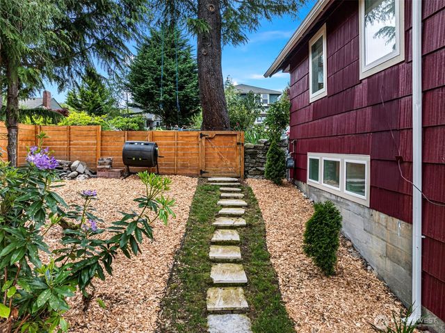 4020 47th Avenue S, Seattle, WA 98118