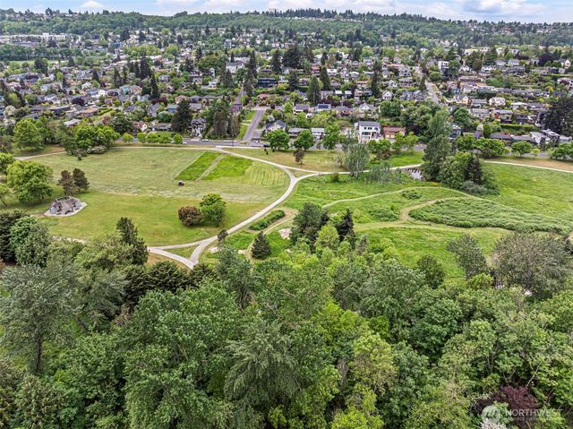 4020 47th Avenue S, Seattle, WA 98118