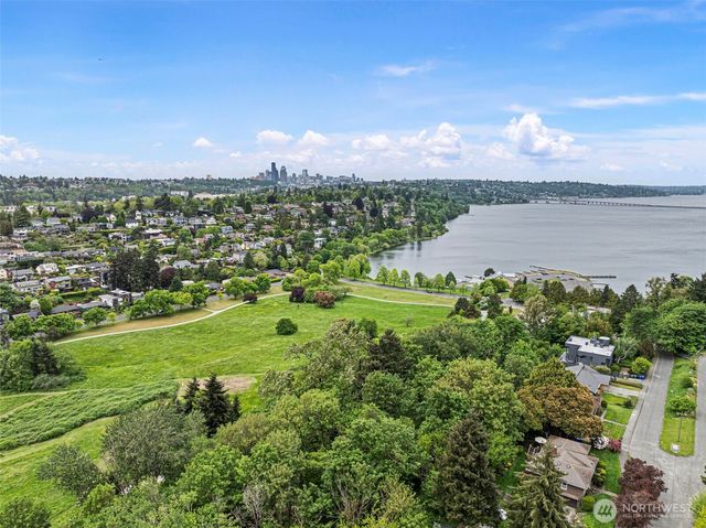 4020 47th Avenue S, Seattle, WA 98118