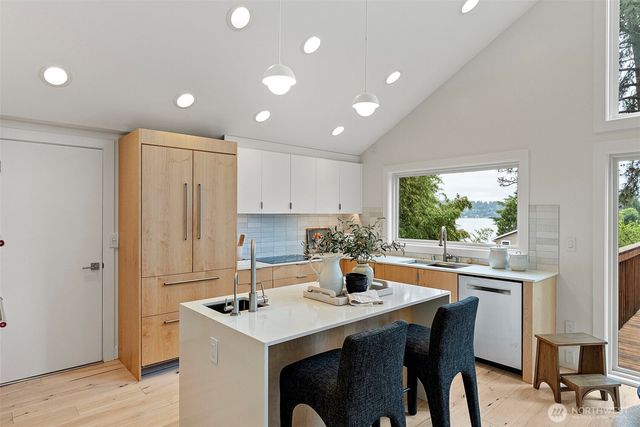 4020 47th Avenue S, Seattle, WA 98118
