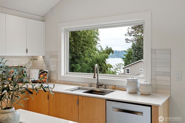 4020 47th Avenue S, Seattle, WA 98118