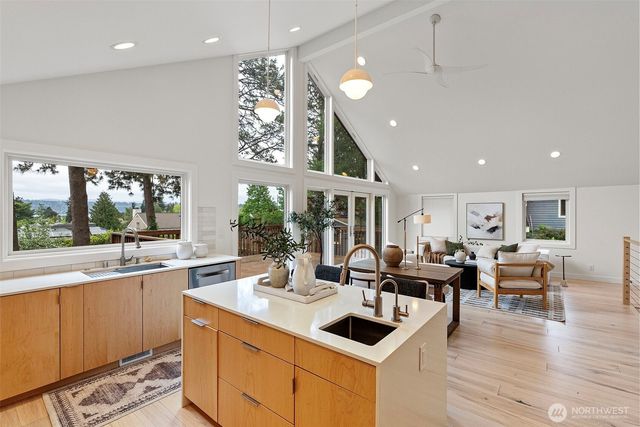 4020 47th Avenue S, Seattle, WA 98118