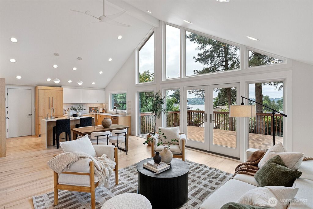 4020 47th Avenue S, Seattle, WA 98118