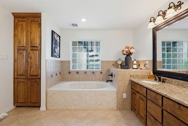 489 Boyd LN, Rockdale, TX 76567