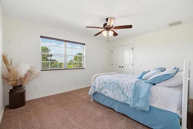489 Boyd LN, Rockdale, TX 76567