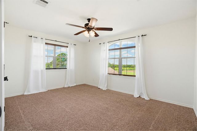489 Boyd LN, Rockdale, TX 76567