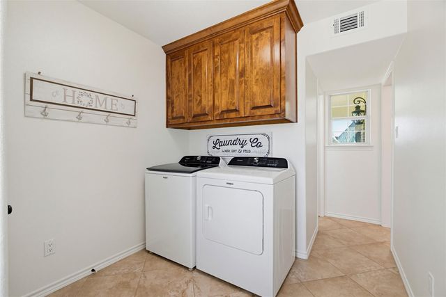 489 Boyd LN, Rockdale, TX 76567