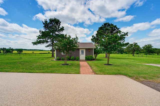 489 Boyd LN, Rockdale, TX 76567