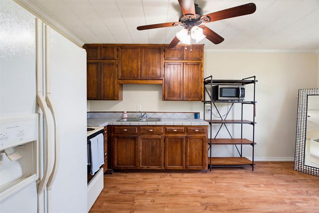 489 Boyd LN, Rockdale, TX 76567