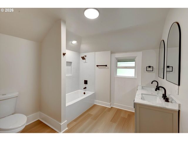 1827 Se OAK St, Portland, OR 97214