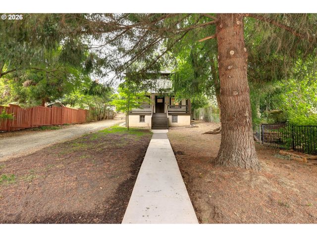 1827 Se OAK St, Portland, OR 97214
