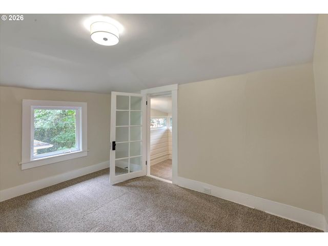 1827 Se OAK St, Portland, OR 97214