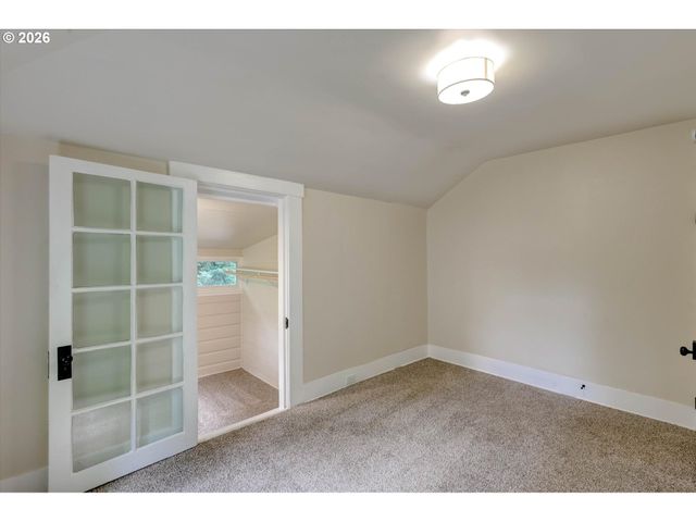 1827 Se OAK St, Portland, OR 97214