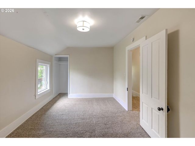 1827 Se OAK St, Portland, OR 97214