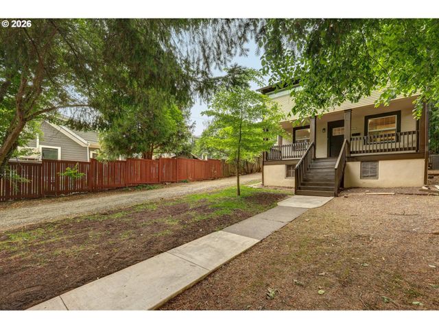 1827 Se OAK St, Portland, OR 97214