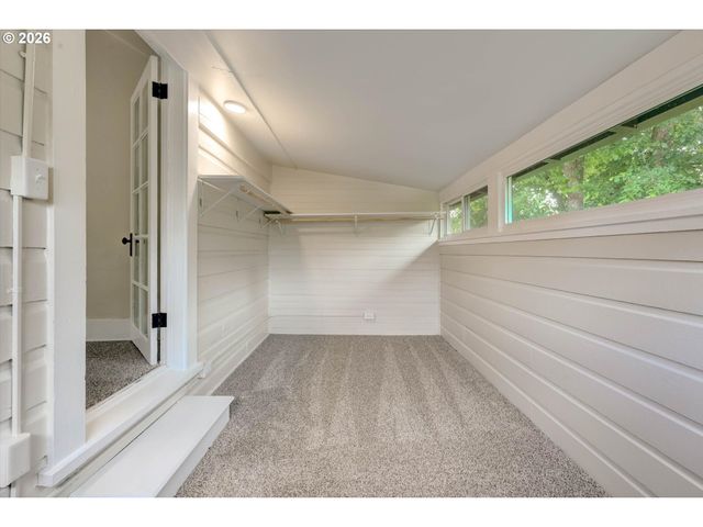1827 Se OAK St, Portland, OR 97214