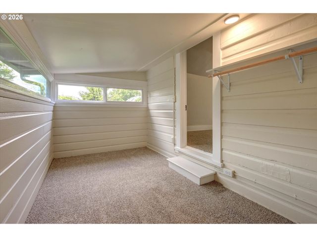 1827 Se OAK St, Portland, OR 97214