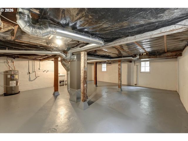 1827 Se OAK St, Portland, OR 97214