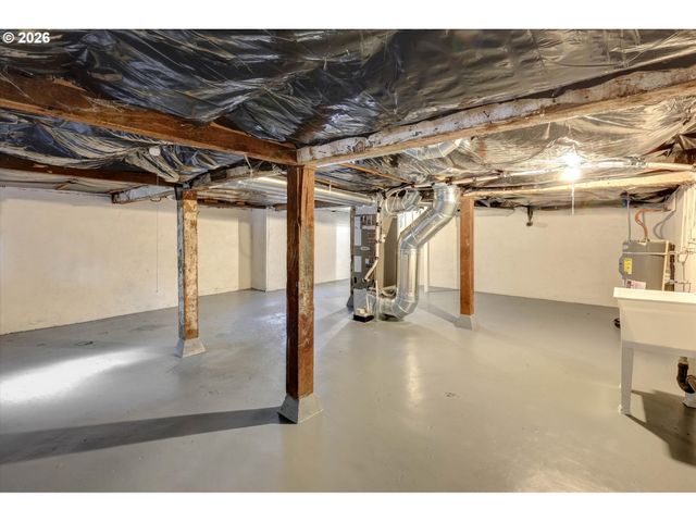 1827 Se OAK St, Portland, OR 97214