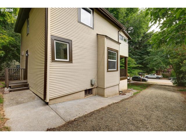1827 Se OAK St, Portland, OR 97214