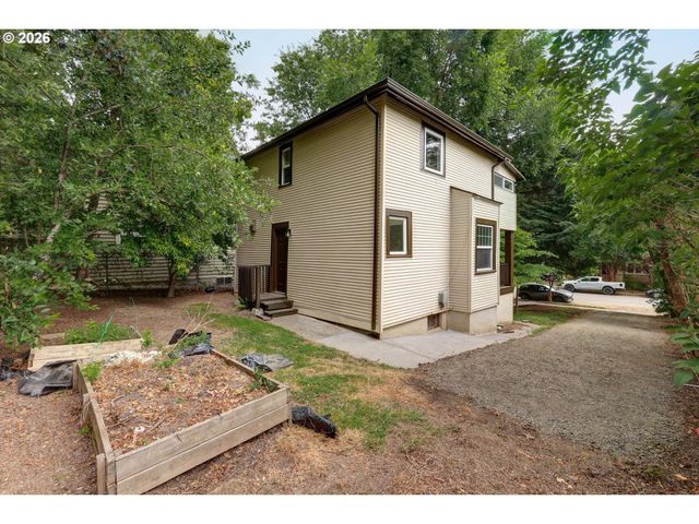 1827 Se OAK St, Portland, OR 97214