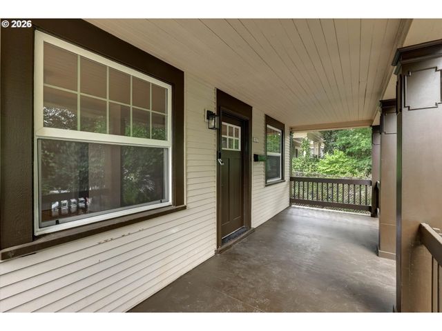 1827 Se OAK St, Portland, OR 97214