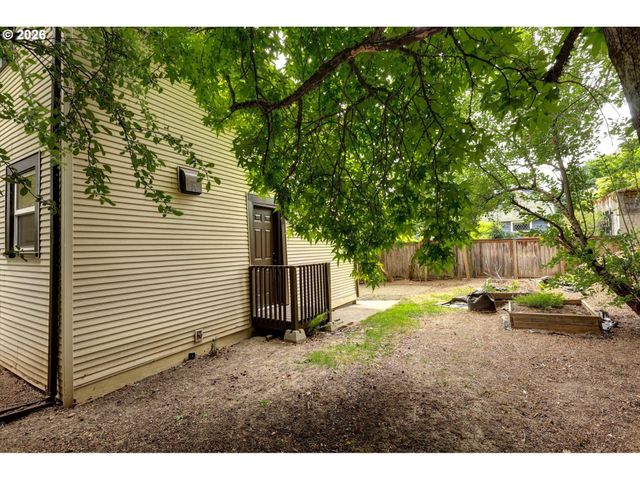 1827 Se OAK St, Portland, OR 97214