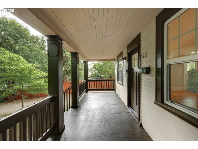 1827 Se OAK St, Portland, OR 97214