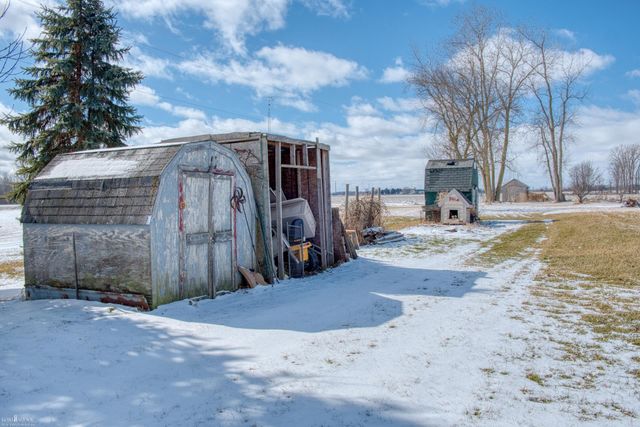 1201 N Kerby Road, Corunna, MI 48817