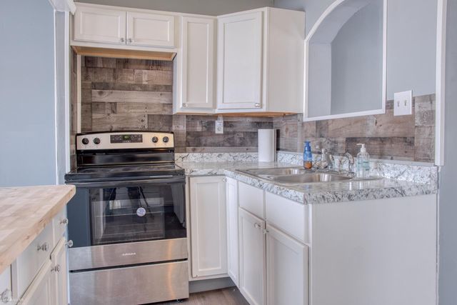 1201 N Kerby Road, Corunna, MI 48817