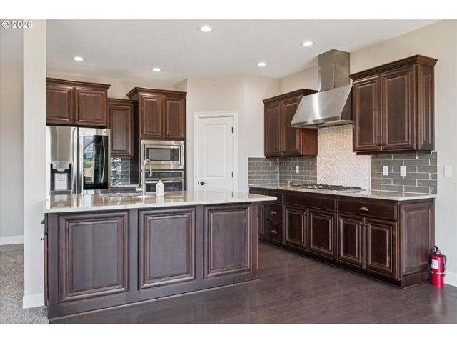 17230 Nw CATALPA St, Portland, OR 97210