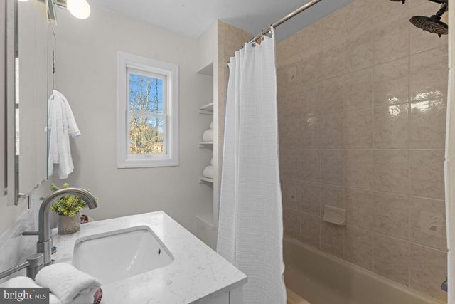 7448 LONG PINE DR, Springfield, VA 22151