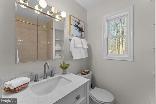 7448 LONG PINE DR, Springfield, VA 22151