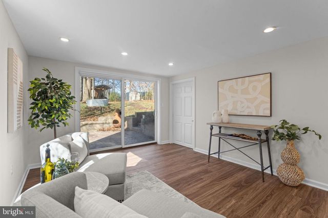 7448 LONG PINE DR, Springfield, VA 22151