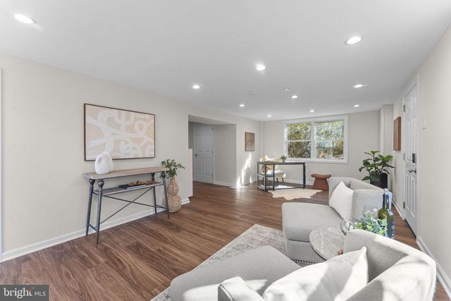 7448 LONG PINE DR, Springfield, VA 22151