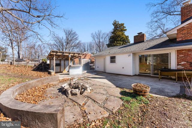 7448 LONG PINE DR, Springfield, VA 22151